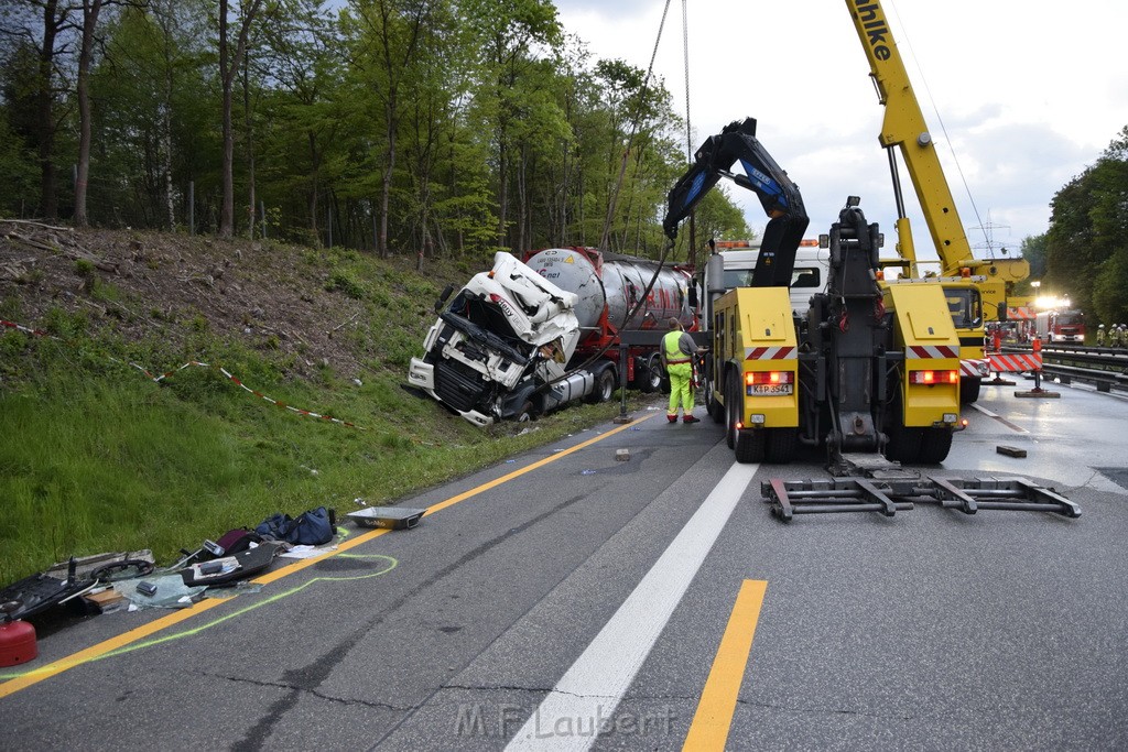 VU Gefahrgut LKW umgestuerzt A 4 Rich Koeln Hoehe AS Gummersbach P460.JPG - Miklos Laubert